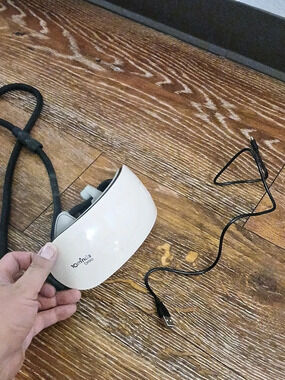 Breo Isee4 Eye Massager White & Black